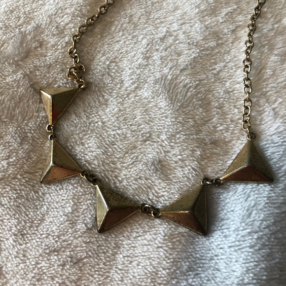 Gold triangle necklace - Picture 2 of 2